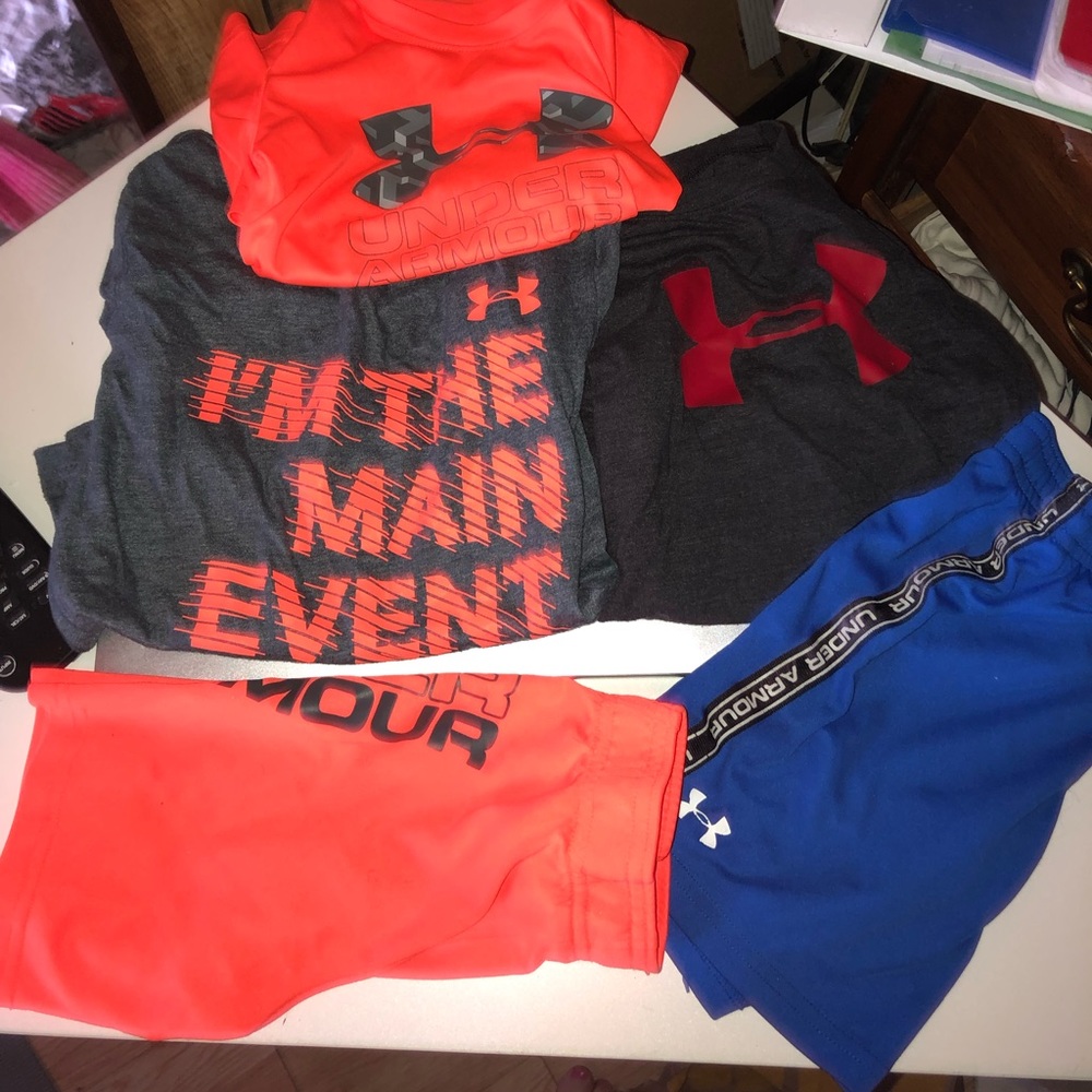 Underarmour bundle 4T, 3 shirts, 2 pants